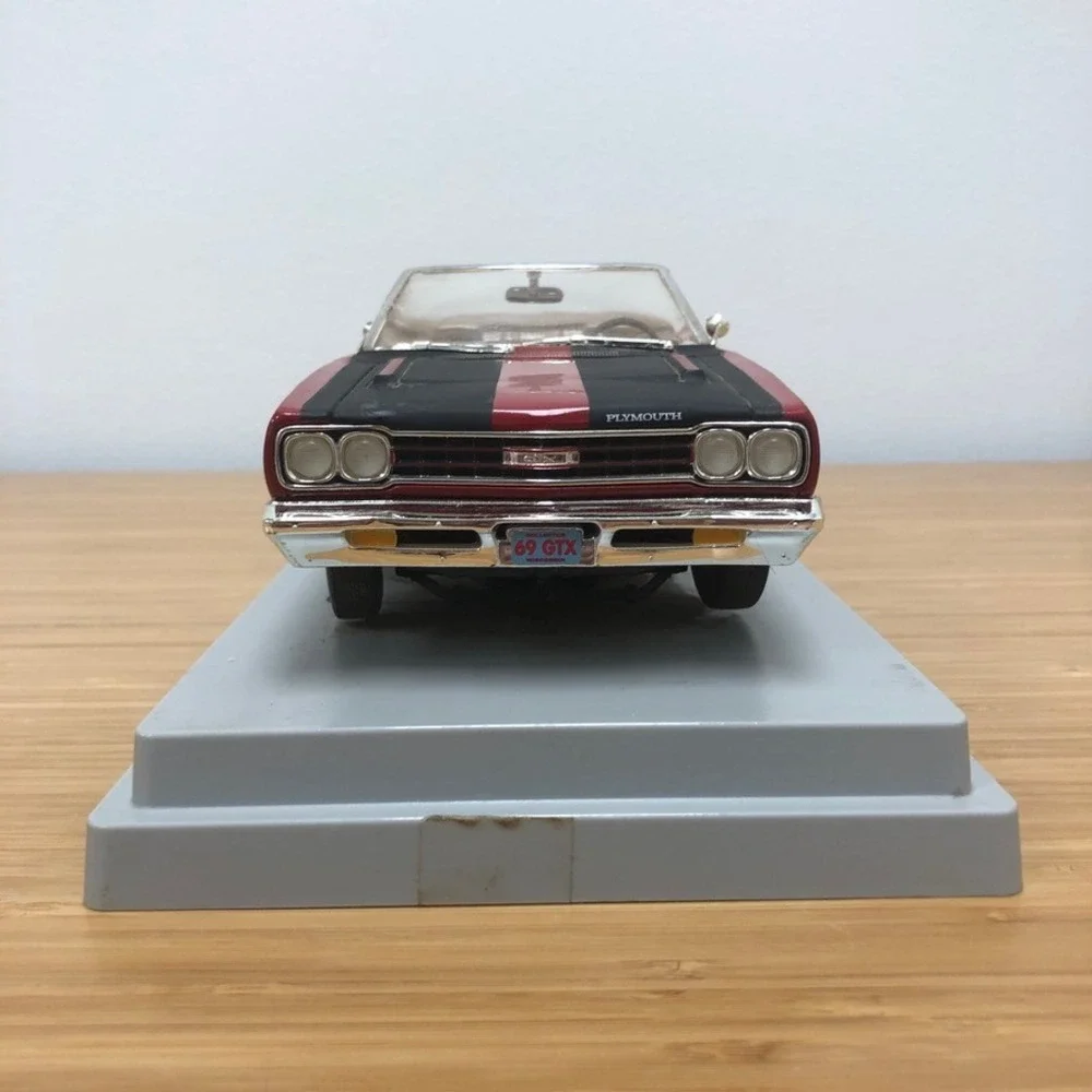 Plymouth 1969 GTX Convertible Diecast Model Car Red Black Hemi Air Grabber